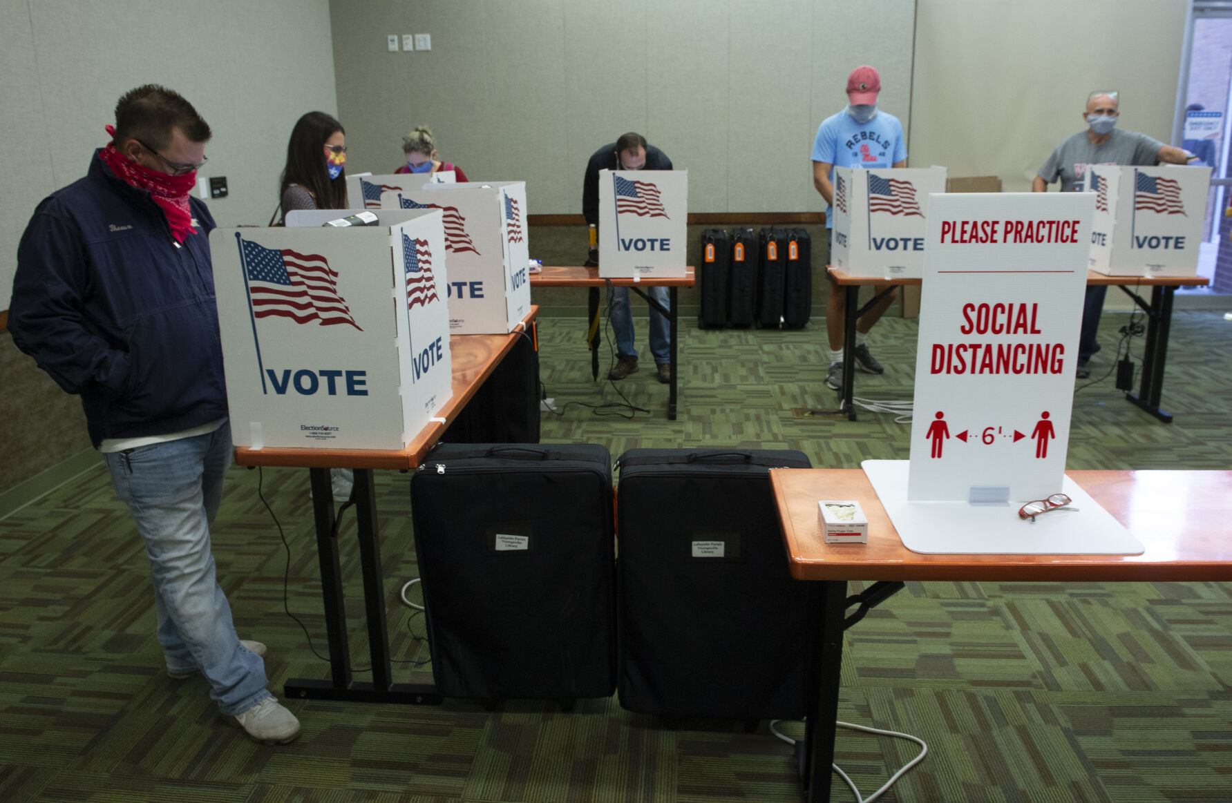 ACA.earlyvoting018.101720.jpg